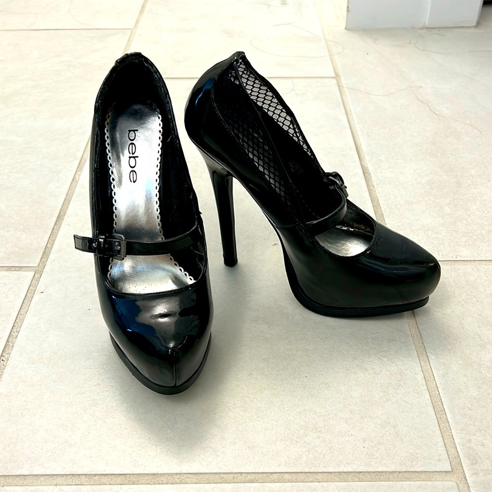Bebe 6.5 patent leather with fishnet mesh detail platform heels, like new